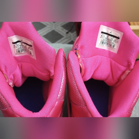 SEND OFFER I say Yes to Reasonable Offers🤗 JORDAN FLIGHT LIMITED EDITION. 6.5Y - Picture 6 of 9